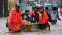 Philippines sơ tán hàng nghìn người vì mưa lũ ngập lụt thủ đô Manila
