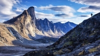 Ngọn núi thẳng đứng nhất thế giới, đặt tên theo vị thần Sấm sét Bắc Âu
