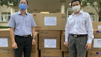 VOV Tây Nguyên tặng CDC Đắk Lắk nhiều trang thiết bị y tế chống dịch