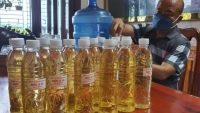 “Dự án” 20.000 chai nước vối quê hương gửi vào khu cách ly