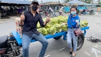Diễn viên Minh Luân giải cứu ba tấn ngô giúp người dân Đồng Tháp