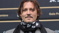 Johnny Depp nhận giải thưởng phim ảnh dù vướng bê bối đời tư