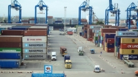 Hỗ trợ doanh nghiệp, tạo thuận lợi cho người lao động tại cảng biển đi làm
