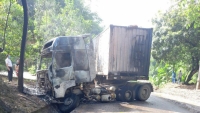 Yên Bái: Xe đầu kéo cháy rụi cabin trên quốc lộ 70