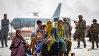 Mỹ dùng máy bay thương mại vận chuyển người Afghanistan sơ tán