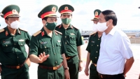 Phó Thủ tướng Lê Văn Thành kiểm tra công tác phòng, chống dịch tại Bệnh viện Quân y 175