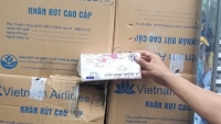 Bình Dương: Phát hiện hơn 13.200 gói giấy ăn “Vietnam Airlines” nghi hàng giả