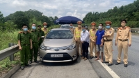 CSGT bắt giữ 2 đối tượng vận chuyển nghi ma túy trên cao tốc Nội Bài - Lào Cai