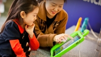 Những thiết bị công nghệ nào đủ tiêu chuẩn cho trẻ học trực tuyến?