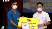 Lãnh đạo Đài Tiếng nói Việt Nam đến thăm hỏi và tặng quà một số bệnh viện tại TP.HCM