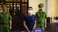 Hà Nội: Tuyên phạt 33 tháng tù giam đối với người đàn ông túm cổ Công an tại chốt kiểm dịch