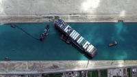 Kênh Suez lại bị tắc nghẽn vì tàu container mắc cạn