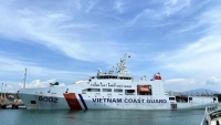 Tàu kéo sà lan gặp nạn khi vào đảo Lý Sơn tránh bão, 13 thuyền viên bị mắc kẹt trên biển