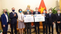 Việt Nam tiếp nhận hơn 1,4 triệu liều vắc xin do Chính phủ Pháp và Ý tặng