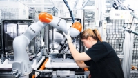 Công nghiệp 4.0 thúc đẩy phát triển robot sản xuất thế hệ mới