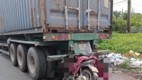 Hưng Yên: Xe máy đâm vào đuôi xe container, một người tử nạn