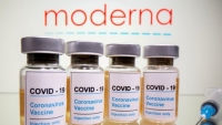 Moderna nói hiệu quả của vaccine COVID-19 giảm, cần liều tăng cường