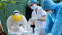 3 nhân viên y tế ở Hà Nội dương tính với SARS-CoV-2