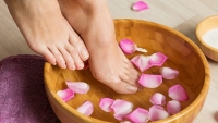 Lợi ích của việc ngâm chân bằng nước nóng đối với sức khoẻ