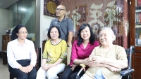 Quyền Bộ trưởng Đào Hồng Lan thăm gia đình Liệt sĩ, bác sĩ Đặng Thùy Trâm