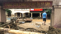 Nghệ An: Bùn đất phủ kín đường, cao hơn 1m sau trận lũ quét ở huyện Kỳ Sơn