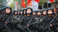 Các 'bóng hồng' Cảnh sát đặc nhiệm diễu binh kỷ niệm Chiến thắng Điện Biên Phủ