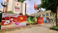 Đường phố Hà Nội rực rỡ cờ hoa, khẩu hiệu kỷ niệm 134 năm ngày sinh Chủ tịch Hồ Chí Minh