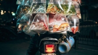 Ảnh người bán cá cảnh rong Việt Nam giành giải nhất cuộc thi nhiếp ảnh uy tín của Mỹ