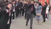 Lưu Đào thuê 20 người bảo vệ mình khi dự sự kiện