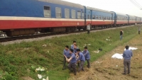 Nam Định: Tàu hỏa tông xe máy, 3 người thương vong
