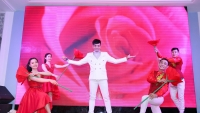 Thái Huy- Thầy giáo hát nhạc “sến sang” tổ chức live show đầu đời


