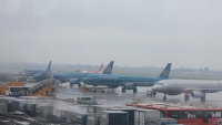 Các hãng hàng không hủy nhiều chuyến bay vì ảnh hưởng của bão số 14