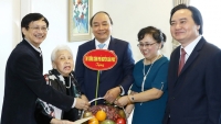 Thủ tướng Nguyễn Xuân Phúc thăm hỏi, chúc mừng các nhà giáo 