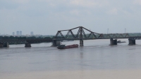 Phát hiện vật thể lạ nghi là bom gần cầu Long Biên
