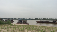 Khoái Châu (Hưng Yên): Người dân bức xúc vì Công ty VLXD Sông Hồng khai thác cát gây sạt lở nghiêm trọng