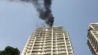 Hà Nội: Cháy lớn ở tầng 27 chung cư trên phố Thụy Khuê
