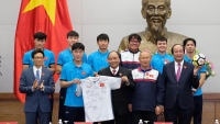 Đấu giá quả bóng và áo của đội tuyển U23 tặng Thủ tướng để ủng hộ người nghèo