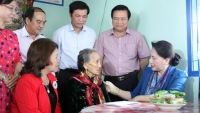 Chủ tịch Quốc hội Nguyễn Thị Kim Ngân thăm và chúc Tết tại Long An