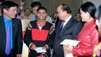 Thủ tướng thăm hỏi, tặng quà Tết tại Đắk Lắk