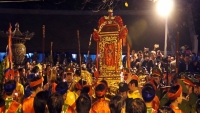 Bộ Văn hóa Thể thao và du lịch kêu gọi người dân không 'ném tiền vào kiệu ấn' ở đền Trần