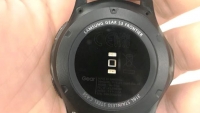 Đồng hồ Gear S3 Frontier bung ốc vít, Samsung đã liên hệ với khách hàng ?