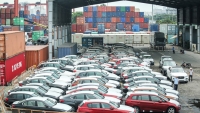 Chính phủ sửa đổi điều kiện tạm nhập khẩu miễn thuế xe ô tô của đối tượng ưu đãi 