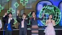 Hoa hậu Hoàn vũ H’Hen Niê cùng các đại sứ Giờ Trái Đất 2018 biểu diễn tiết mục 