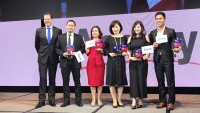 Amway Việt Nam cùng lúc nhận hai giải thưởng lớn về nhân sự