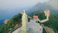 Chùa Việt trong lòng núi đẹp như tiên cảnh trên đỉnh Fansipan