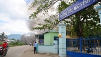 Hiện trường vụ cháy dữ dội khiến 500 học sinh phải nghỉ học