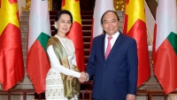 Thủ tướng Nguyễn Xuân Phúc hội đàm với Cố vấn Nhà nước Myanmar