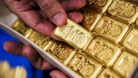 Giá vàng ngày 15/5: Vàng quay đầu giảm sâu khi đồng USD lấy lại vị thế
