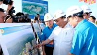 Thủ tướng Nguyễn Xuân Phúc thị sát dự án khu thiết chế Công đoàn ở Hà Nam