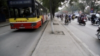 Hà Nội: Xe buýt lại chiếm làn riêng trên đường Nguyễn Trãi